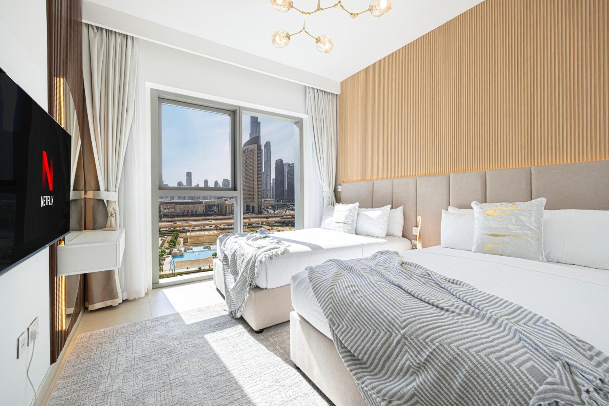 Mall Connected! Amazing Burj Khalifa View! Excellent Pool & Gym Access! * دبي